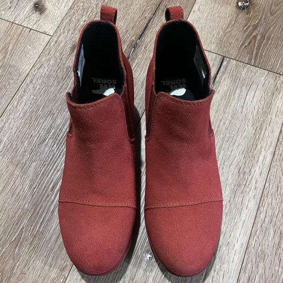 Sorel Evie Warp Red Suede Hidden Wedge Ankle Boots Womens Size 7.5 - Picture 1 of 4